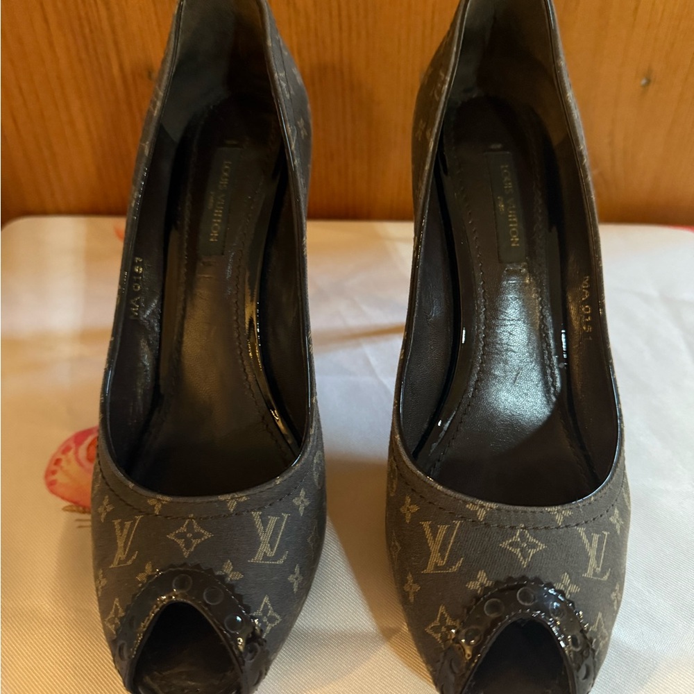 Louis Vuitton Romance Heels